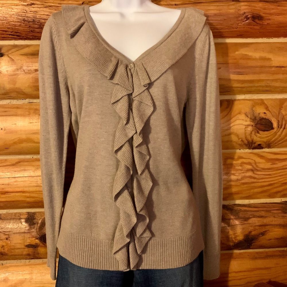 St. John’s Bay Beige Ruffle V-Neck Cardigan Sweater Medium